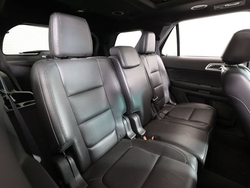 Used 2015 Ford Explorer XLT w/ Equipment Group 202B AWD/4WD image 19