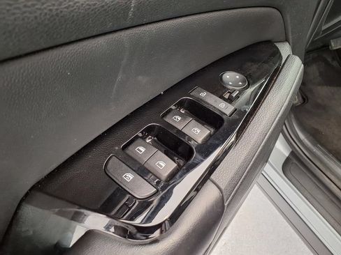 Used 2024 Kia Sportage EX FWD image 4