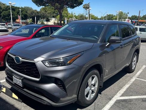 Used 2023 Toyota Highlander LE AWD/4WD image 1