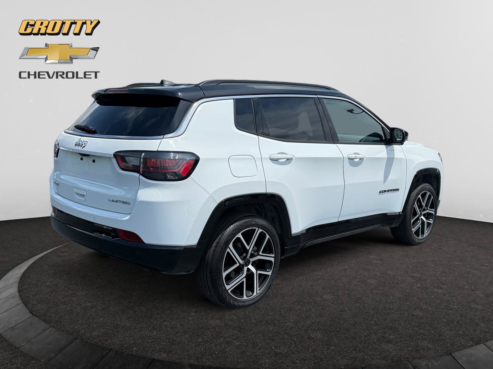Used 2025 Jeep Compass Limited w/ Elite Group AWD/4WD image 5