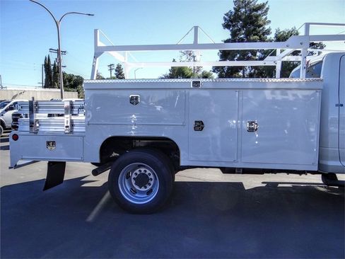 New 2024 RAM 4500 Tradesman RWD image 11