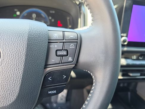 Used 2025 Toyota Camry SE w/ Convenience Package FWD image 14