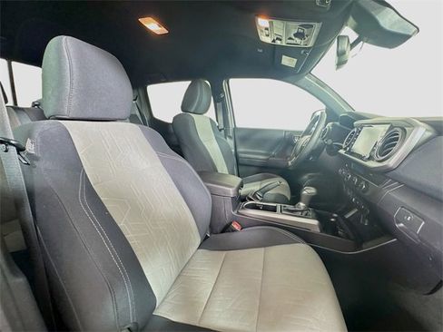Used 2021 Toyota Tacoma TRD Off-Road image 33