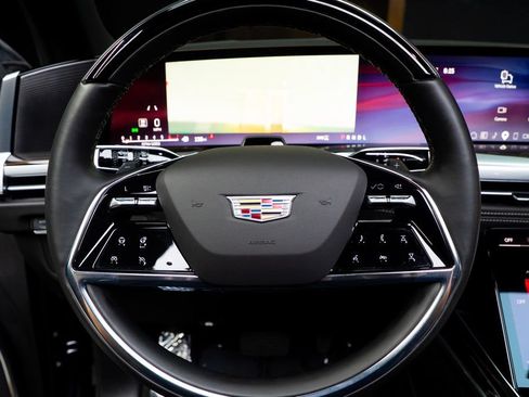 Used 2025 Cadillac Escalade ESV Premium Luxury AWD/4WD image 32