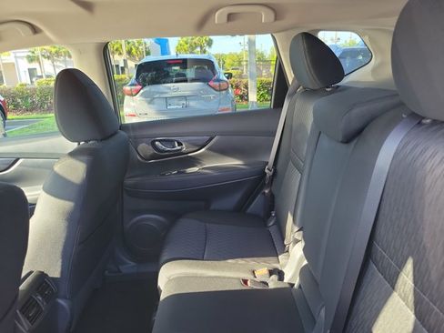 Used 2018 Nissan Rogue SV FWD image 14