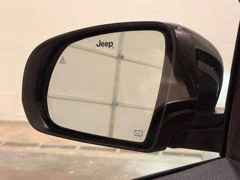 Used 2025 Jeep Compass Limited AWD/4WD image 12