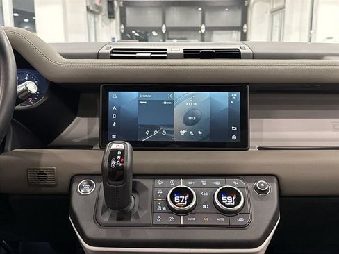 Used 2021 Land Rover Defender 110 SE image 31