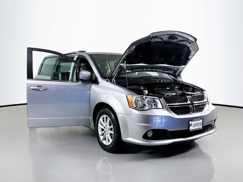 Used 2019 Dodge Grand Caravan SXT FWD image 12