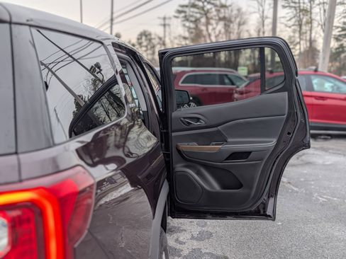 Used 2021 GMC Acadia SLE image 38