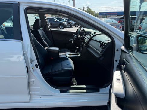 Used 2012 Toyota Camry SE FWD image 7