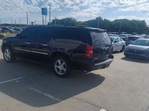 Used 2014 Chevrolet Suburban LTZ RWD image 6