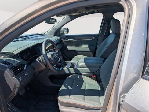 Used 2025 GMC Acadia AT4 AWD/4WD image 17