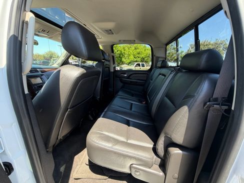 Used 2011 GMC Sierra 3500 Denali w/ Suspension Package, Off-Road AWD/4WD image 12