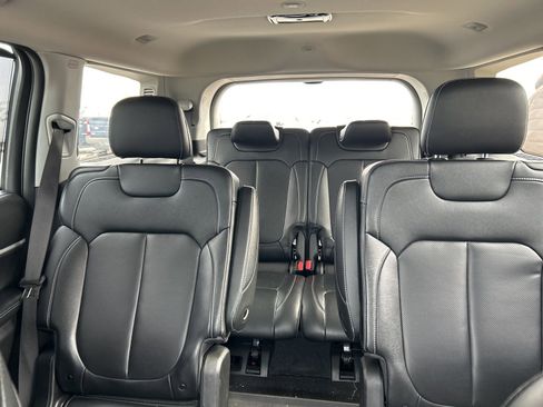 Used 2024 Jeep Grand Cherokee L Limited w/ Luxury Tech Group II image 17