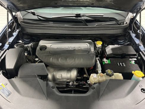 Used 2021 Jeep Cherokee Latitude w/ Mopar Interior Package image 28