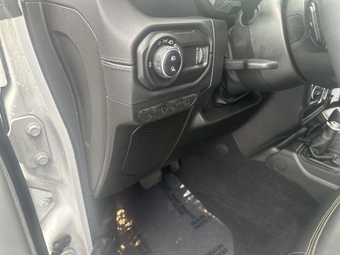 Used 2025 Jeep Gladiator Sport AWD/4WD image 35
