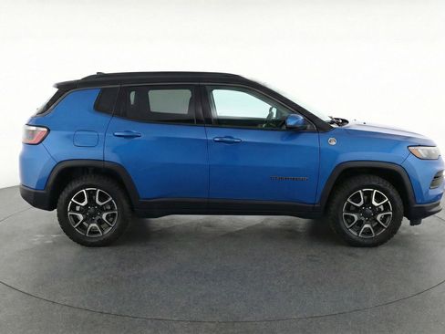 Used 2025 Jeep Compass Trailhawk image 11