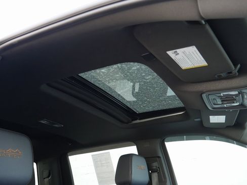 Used 2024 Chevrolet Silverado 2500 High Country w/ High Country Premium Package image 25