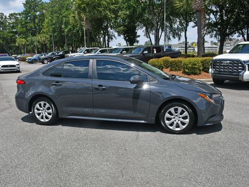 Used 2024 Toyota Corolla LE FWD image 5