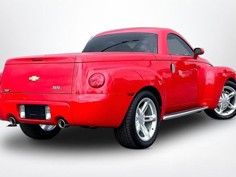 Used 2003 Chevrolet SSR w/ Preferred Equipment Group RWD image 6