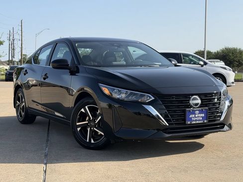 Used 2025 Nissan Sentra SV FWD image 2