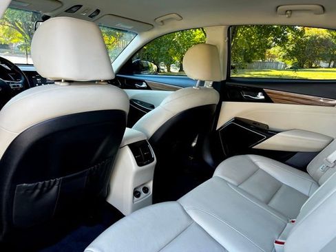 Used 2019 Kia Cadenza Premium FWD image 18
