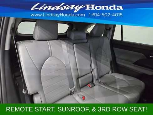 Used 2021 Toyota Highlander XLE AWD/4WD image 9
