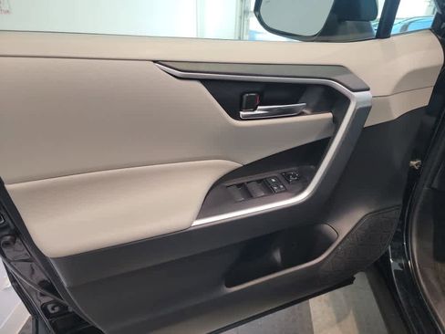 Used 2021 Toyota RAV4 XLE image 9