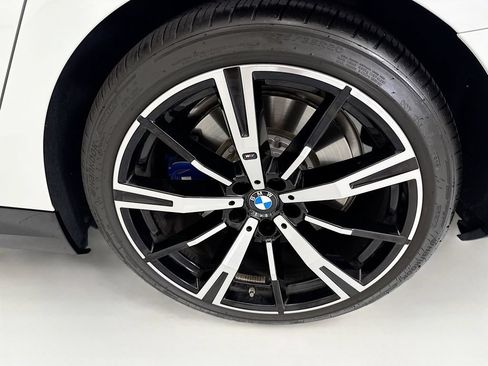 Used 2026 BMW 550e xDrive w/ Premium Package AWD/4WD image 30