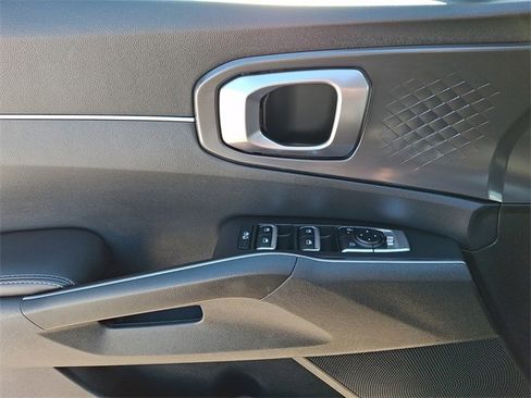 Certified 2025 Kia Sorento EX w/ Panoramic Sunroof Package image 13
