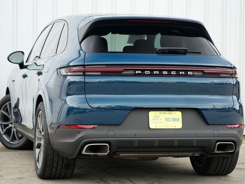 Used 2024 Porsche Cayenne w/ Premium Package image 6