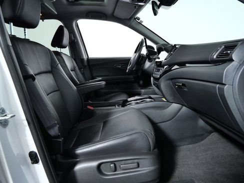 Used 2022 Honda Pilot Touring image 11
