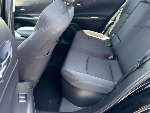 Used 2022 Toyota Venza LE image 31