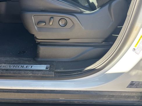 Used 2024 Chevrolet Suburban LT image 8