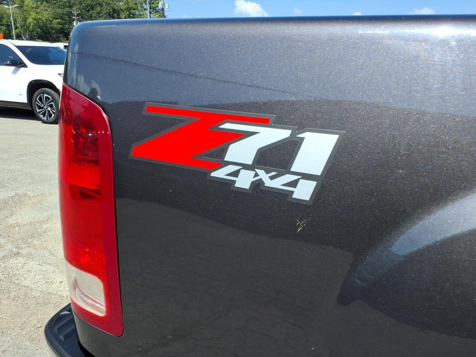 Used 2011 GMC Sierra 1500 SLE w/ Power Tech Package AWD/4WD image 7