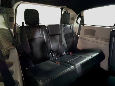 Used 2019 Dodge Grand Caravan SXT FWD image 26