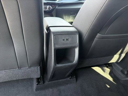 Used 2024 Chevrolet Trax RS w/ Sunroof Package FWD image 24