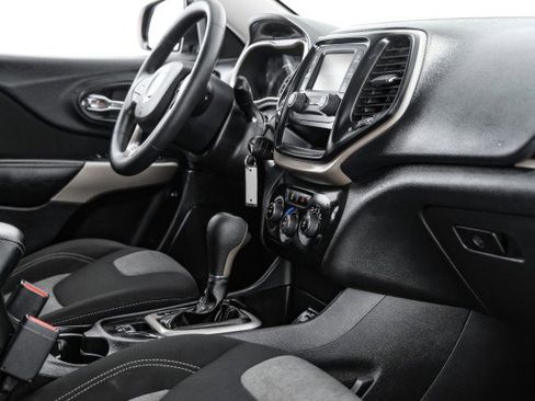 Used 2018 Jeep Cherokee Latitude image 21