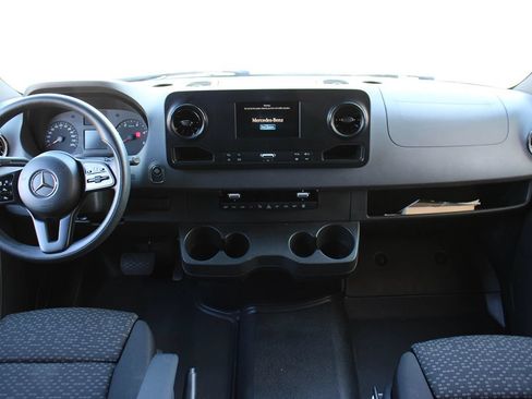 Used 2019 Mercedes-Benz Sprinter 2500 image 11