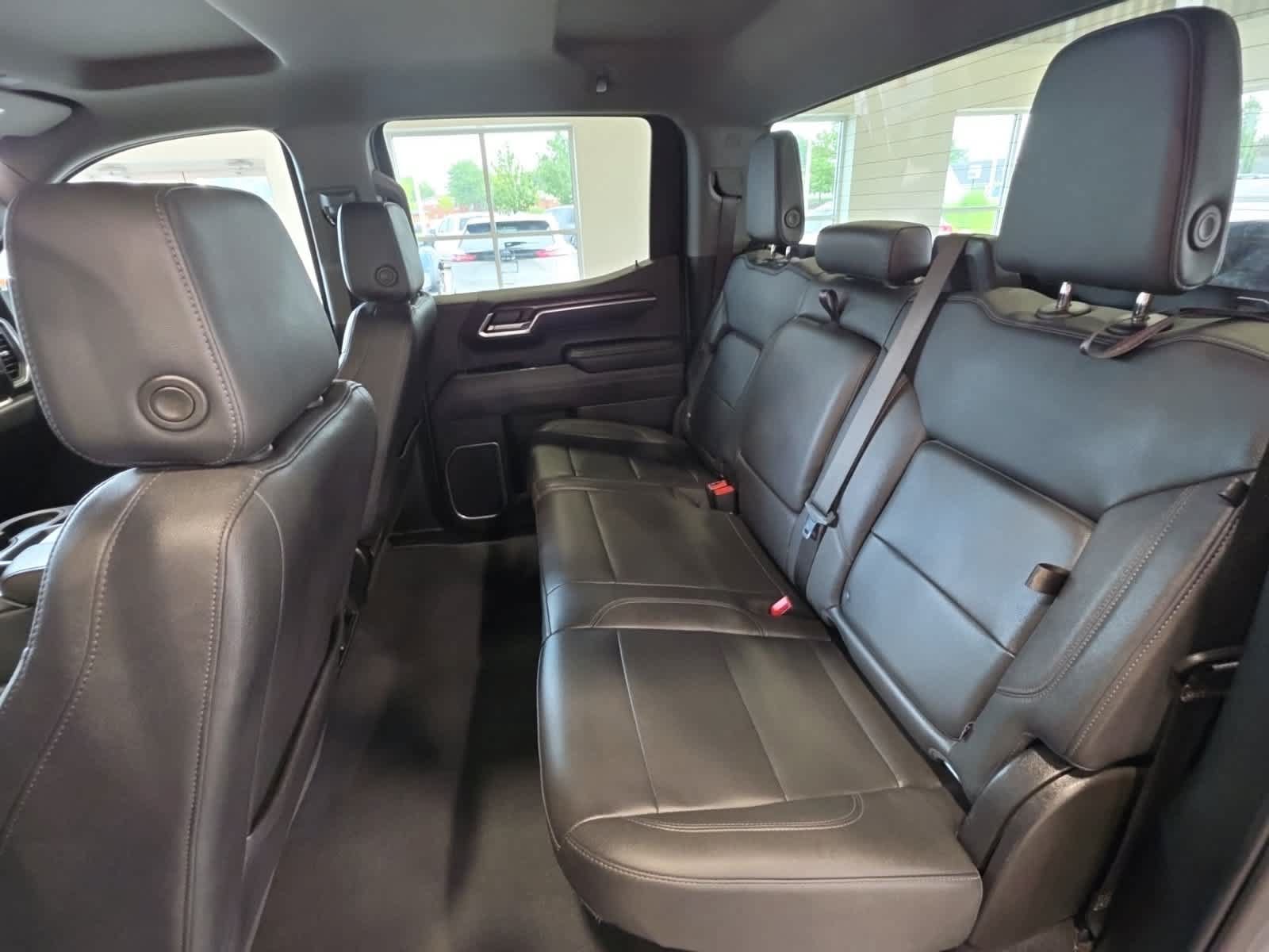 Used 2025 GMC Sierra 1500 SLT AWD/4WD image 33