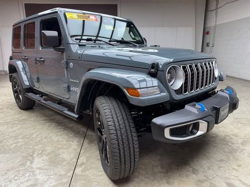 Used 2024 Jeep Wrangler Unlimited Sahara w/ Technology Group image 7