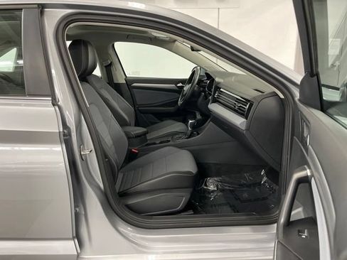 Used 2026 Volkswagen Jetta SE FWD image 11