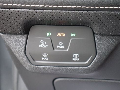 Used 2024 Volkswagen Atlas SEL Premium R-Line image 29