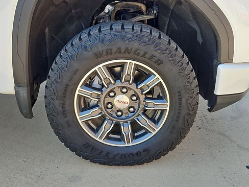 Used 2025 GMC Sierra 1500 AT4 AWD/4WD image 5