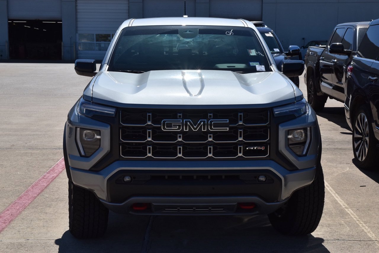 Used 2026 GMC Canyon AT4 AWD/4WD image 3
