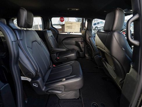 New 2026 Chrysler Voyager LX image 22