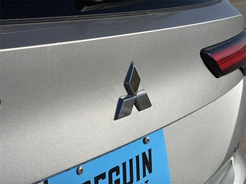 Used 2024 Mitsubishi Outlander SE image 30