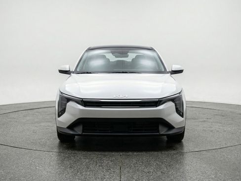 Used 2025 Kia K4 LXS image 2