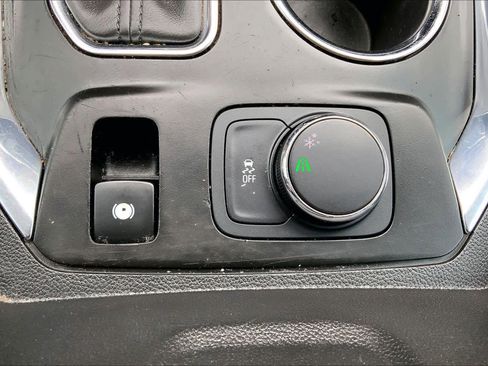 Used 2019 Chevrolet Traverse LT image 35