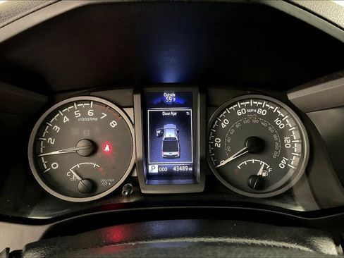 Used 2017 Toyota Tacoma TRD Off-Road w/ Premium & Technology Package image 13